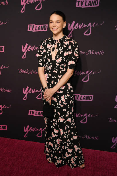 Sutton Foster wearing Colette to Younger Premiere 06.05.19