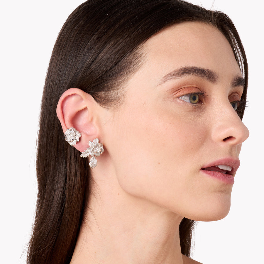 White Beaute Inconstante Ear Cuff