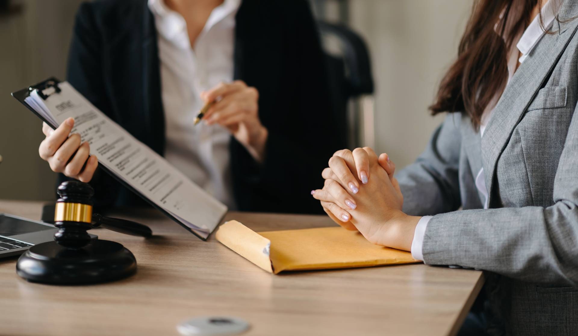 Understand Identification Rules Before Booking Mobile Notary Assistance